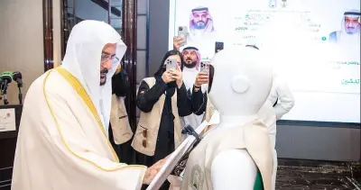 وزير الشؤون الإسلامية يدشن برامج موسمية تستهدف 120 دولة خلال رمضان