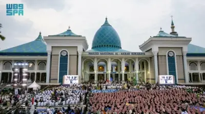 أكثر من 21,500 شخص يستفيدون من برنامج إفطار خادم الحرمين الشريفين في مسجد سورابايا الكبير