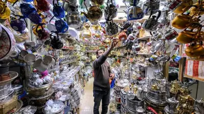 الكويت تحتفل بالذكرى الـ65 للاستقلال والـ35 للتحرير وسط فوائض مالية قياسية