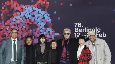 البرليناله 76: السياسة تحتل الصدارة في مؤتمر التحكيم وافتتاح بفيلم أفغاني جريء