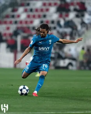 من مضمار الدراجات إلى قميص الهلال: قصة الفرنسي سايمون بوبري