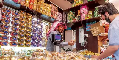 خبير اقتصادي يحذر من التبذير في رمضان والعيد ويؤكد على ضرورة التوازن المالي للأسرة