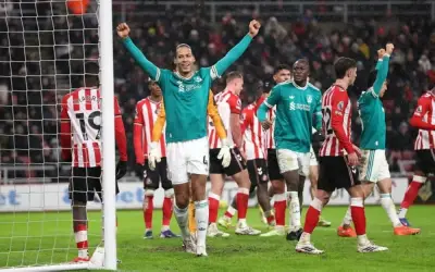 ليفربول يعود للفوز بصعوبة أمام سندرلاند ويحافظ على آماله الأوروبية