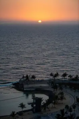 تقرير الأرصاد: أمواج متوسطة في البحر الأحمر ورعود ممطرة في الخليج العربي