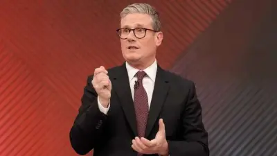 خطة ستارمر لمواجهة إدمان الأطفال رقمياً: تشريعات صارمة لروبوتات الذكاء الاصطناعي