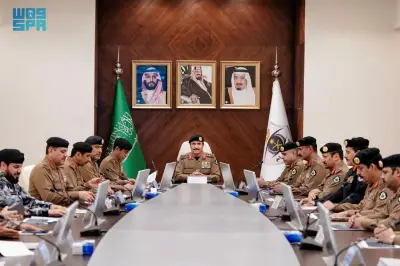 مدير الأمن العام يستعرض مع قادة قوات أمن العمرة خطط حماية ضيوف الرحمن في مكة
