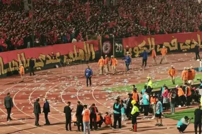أجواء مشحونة وعقوبات مرتقبة.. تفاصيل أحداث شغب مباراة الأهلي والجيش الملكي في دوري أبطال أفريقيا