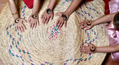 نقش الحناء في جازان: طقس رمضاني يربط الفتيات بالقيم التراثية والروحانية