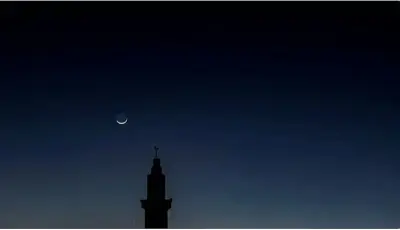 هلال رمضان يزين السماء.. فرصة فلكية للرصد والتصوير مع غروب الشمس