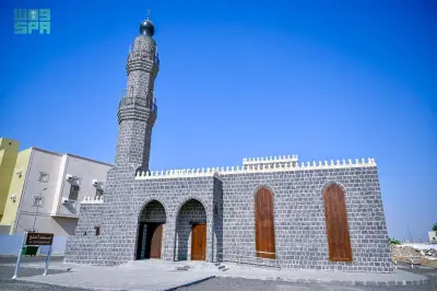 مشروع الأمير محمد بن سلمان يطور مسجد الفتح التاريخي في الجموم وفق طراز المنطقة الغربية