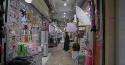 شارع السويلم في حي الديرة يتحول إلى قلب الرياض النابض بالذكريات في ليالي رمضان