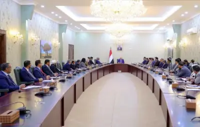 رئيس الوزراء اليمني يشيد بالدعم السعودي ويحذر من التشجيع على الفوضى في اجتماع حكومي