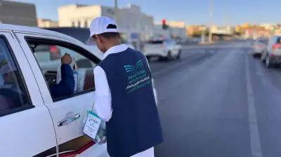 متطوعو تعليم الطائف يوزعون وجبات إفطار صائم في ميادين المحافظة