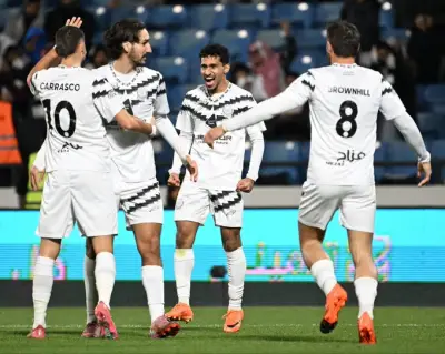 الشباب يقسو على ضمك بثلاثية ويبتعد عن مراكز الهبوط في دوري روشن