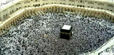 كثافة مليونية للمعتمرين والمصلين في المسجد الحرام برابع أيام رمضان