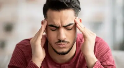 لماذا يهاجم الصداع الصائمين في رمضان؟ أسباب وحلول عملية