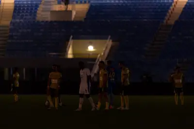 انقطاع الكهرباء يوقف مباراة الخليج ونيوم في دوري روشن السعودي