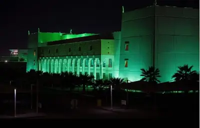 مبنى إمارة القصيم يتوشح بالأخضر احتفاءً بيوم التأسيس السعودي