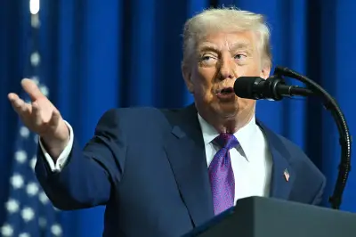 ترامب يصف قرار المحكمة العليا بشأن الرسوم الجمركية بأنه مثير للانقسام الدولي