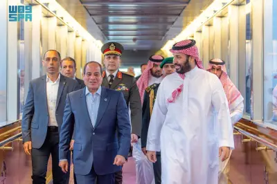 رئيس مصر يصل جدة في زيارة رسمية ويستقبله ولي العهد السعودي في المطار