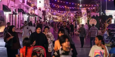 شارع ميزران في طرابلس يتحول إلى قلب الحياة الليلية في رمضان رغم التحديات