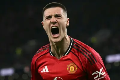 مانشستر يونايتد يتفوق على إيفرتون ويحافظ على مركزه بين الأربعة الكبار في الدوري الإنجليزي