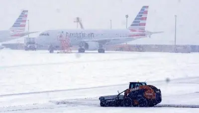 عاصفة ثلجية قوية تعطل حركة الطيران في شمال شرق الولايات المتحدة