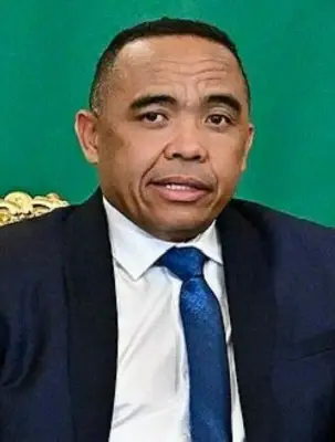 رئيس مدغشقر يحذر من آثار التغير المناخي بعد إعصار 