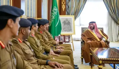 نائب أمير المدينة المنورة يستعرض خطط الدفاع المدني مع مديره اللواء علي القرني