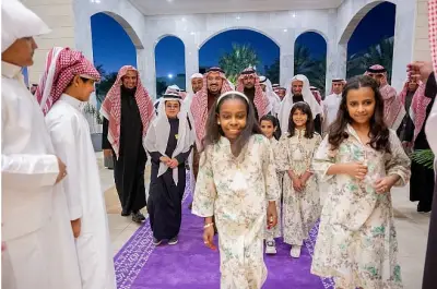 أمير القصيم يستضيف الأيتام على مائدة الإفطار ويعدهم بجوائز لحفظ القرآن الكريم