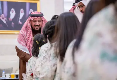 أمير القصيم يشارك أبناءه الأيتام إفطار رمضان ويؤكد اعتزاز الوطن بهم