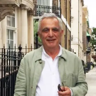 رحيل الشاعر طارق آل ناصر الدين 'المير': أيقونة الشعر الفصيح والعامي في لبنان