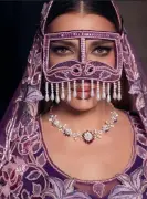 أصالة نصري تخطف الأنظار بإطلالة بنفسجية تجمع بين عراقة التراث وأناقة العصر