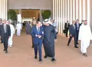 الرئيس السيسي يلتقي الشيخ محمد بن زايد في أبوظبي: شراكة اقتصادية وتعارض سياسي في الملفات الإقليمية