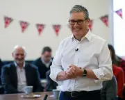 رئيس الوزراء البريطاني كير ستارمر يرفض الاستقالة رغم الأزمة السياسية المتصاعدة