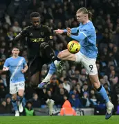 الدوري الإنجليزي: سيتي يقترب من أرسنال واستون فيلا يلاحق في سباق ساخن