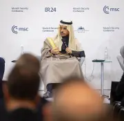 وزير الخارجية السعودي يؤكد على ضرورة استقرار وقف النار في غزة ويدعو لسلام شامل