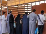 سوق الأولين الرمضاني بجيزان يشهد إقبالاً كبيراً ويعزز التراث الاجتماعي