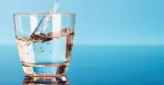 استشاري قلب يحذر: شرب كميات كبيرة من الماء قبل الفجر في رمضان خطر على الصحة