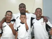 رئيس نادي الشباب يستجيب لنداء مشجع وأبنائه الثلاثة قبل مواجهة الهلال