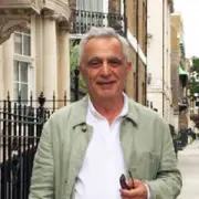 رحيل الشاعر طارق آل ناصر الدين 'المير': أيقونة الشعر الفصيح والعامي في لبنان