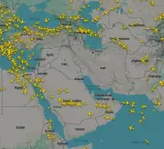 ضربات أمريكية إسرائيلية تشل أجواء الشرق الأوسط وإيران ترد بصواريخ في تصعيد عسكري خطير