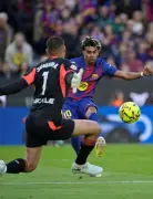 لامين جمال يقود برشلونة للفوز على فياريال ويعزز الصدارة في الدوري الإسباني