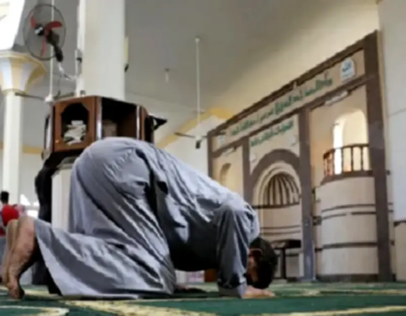 مصرع طالب أزهري بعد إمامته لصلاة التهجد في حادث سير مأساوي بالقاهرة