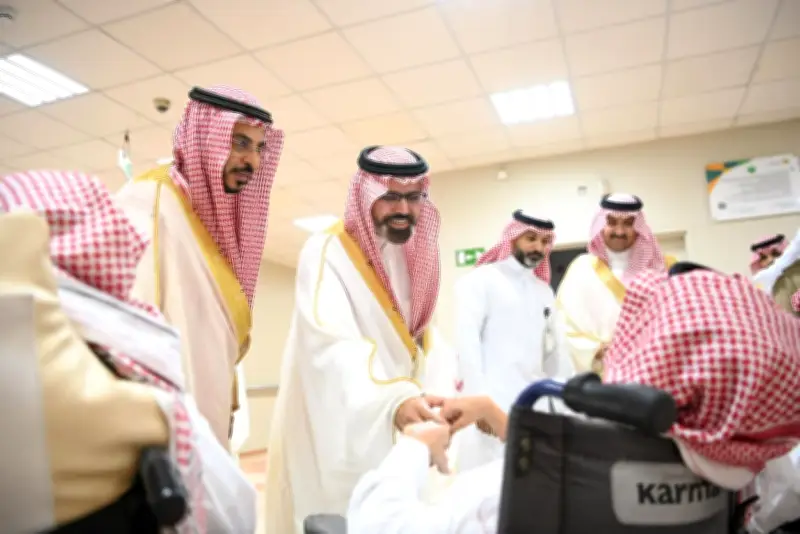 نائب أمير جازان يعايد نزلاء مركز التأهيل الشامل ويطلع على الخدمات الاجتماعية المقدمة لهم