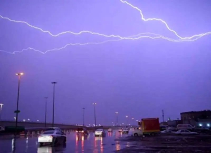 تحذير رسمي من تطبيقات الطقس المشبوهة وتوضيح بشأن الأعاصير في المملكة