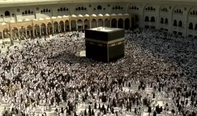 نفحات إيمانية تملأ صحن المطاف في صباح 22 رمضان بمكة المكرمة