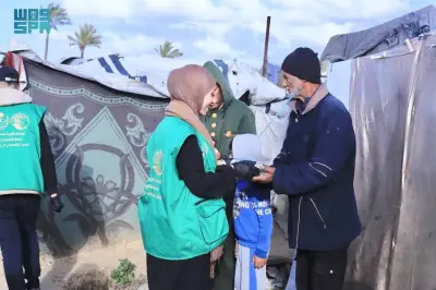 مركز الملك سلمان للإغاثة يوزع 27 ألف وجبة ساخنة على الفئات الأشد احتياجاً في غزة
