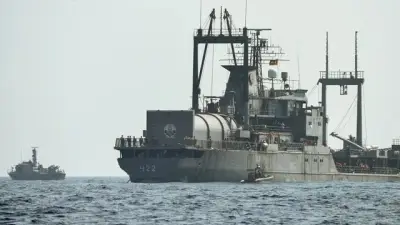 غواصة أميركية تغرق سفينة إيرانية.. وطائرة تحمل 84 جثماناً تغادر الهند