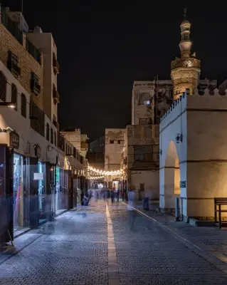 رمضان في جدة: رحلة من بهجة الإفطار إلى هدوء الفجر في أزقة البلد التاريخية